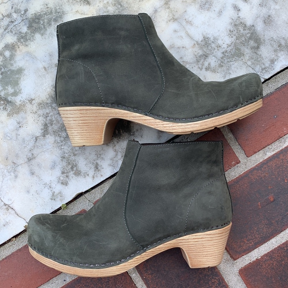 Women’s size 8 dark green dansko booties